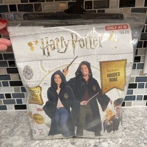 NWT Harry Potter Hooded Robe with Hufflepuff Accessories Costume (Unisex/34-36)